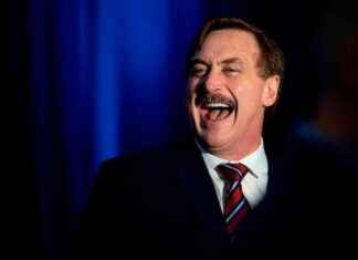 Mike Lindell Defends Himself Without Lawyers news-20062024-110959