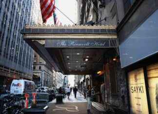 Migrant Crisis at NYC’s Roosevelt Hotel: New Videos Show Ongoing Struggle news-12082024-225646