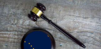 prosecutor-claims-feeling-trapped-sent-nude-photos-to-federal-judge-letter-reveals