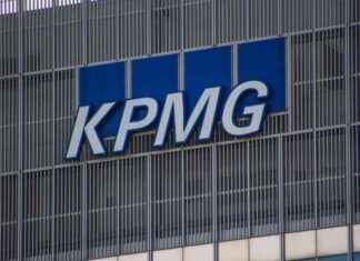 Arizona urged to approve alternative business license for KPMG subsidiary law firm arizona-urged-to-approve-alternative-business-license-for-kpmg-subsidiary-law-firm