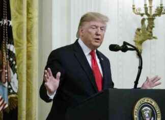 Manhattan Sentencing Proceeds as Merchant Rejects Trump’s Delay Bid manhattan-sentencing-proceeds-as-merchant-rejects-trumps-delay-bid