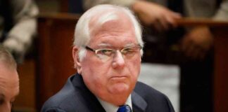 judge-texted-bailiff-and-clerk-he-shot-his-wife-jurors-told