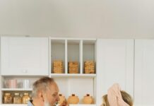 What Is The Legal Drinking Age In Canada? Discover The Facts!